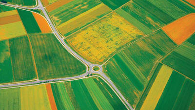Luchtfoto met landbouwpercelen